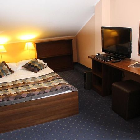 Hotel Colnus Kolno  Екстер'єр фото