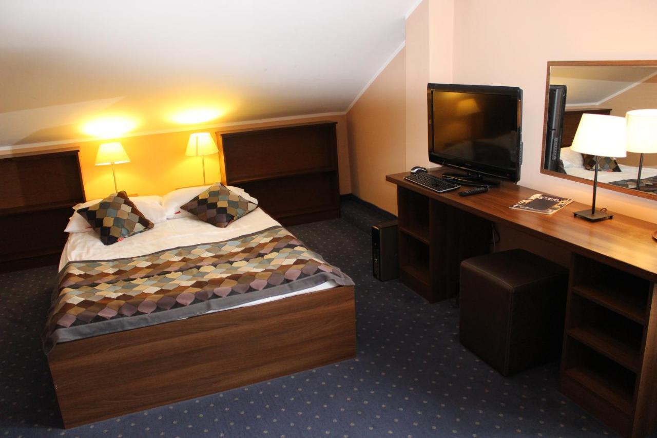 Hotel Colnus Kolno  Екстер'єр фото