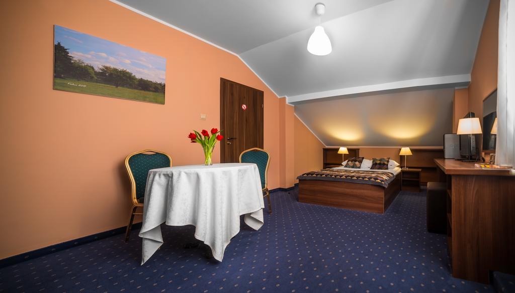 Hotel Colnus Kolno  Екстер'єр фото