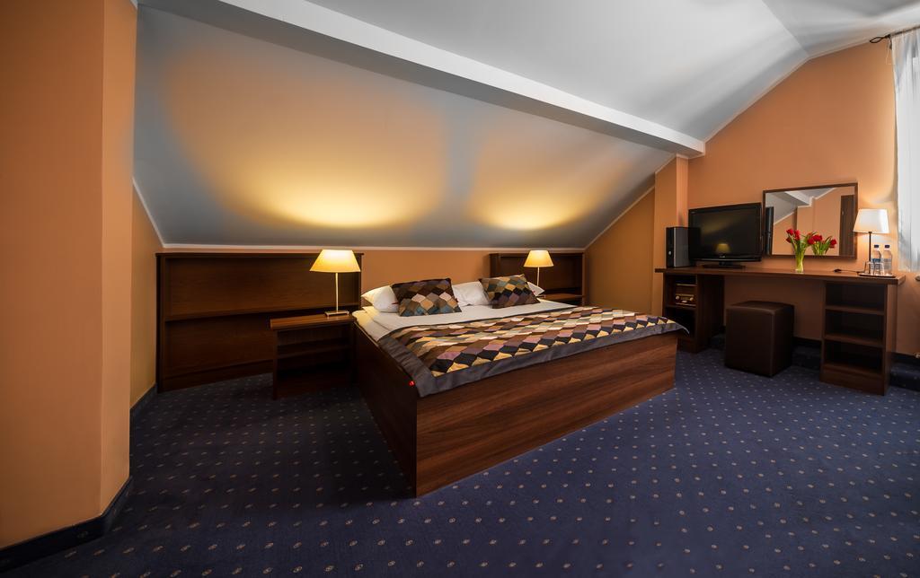 Hotel Colnus Kolno  Екстер'єр фото