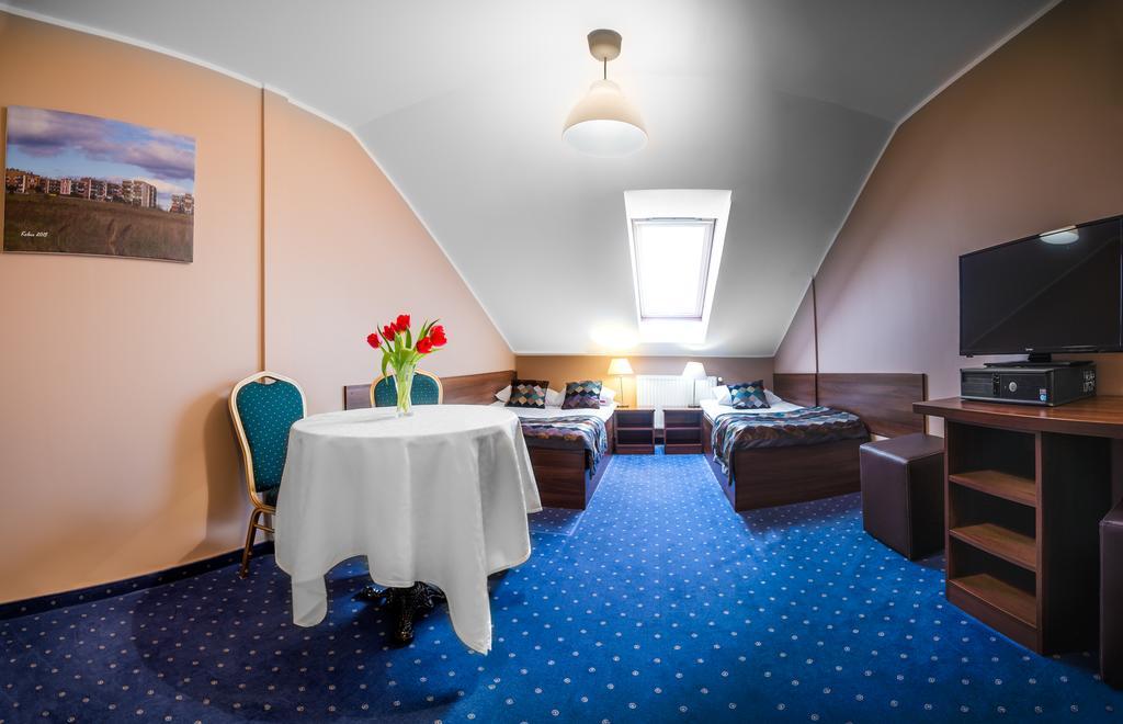 Hotel Colnus Kolno  Екстер'єр фото